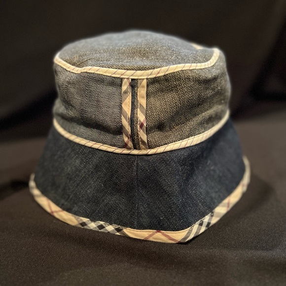 Burberry Children’s Bucket Hat - Picture 2 of 8